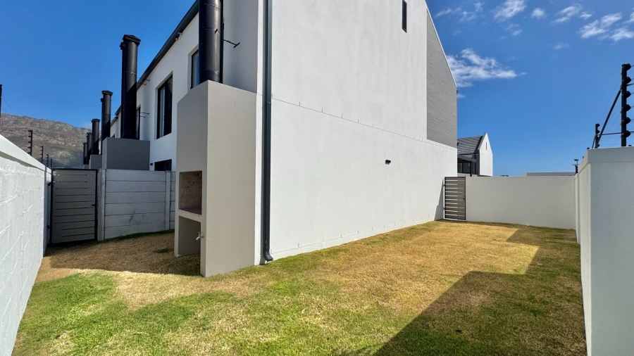 2 Bedroom Property for Sale in Whispering Pines Western Cape